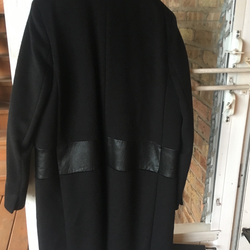 MaxMara women’s coat,gently used,no pets,smokefree